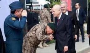 Bahçeli’nin Elini Öpen Karadeniz Muğla Emniyet Müdürü
