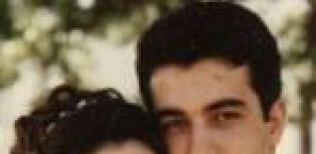 31 yıllık evliliğin ardından, kocamın eski cüzdanında üzerinde bir depo numarası yazılı bir anahtar buldum — ve ona hiçbir şey söylemeden oraya gittim.