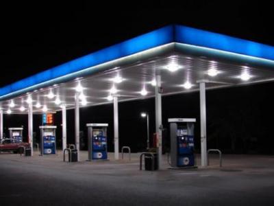 49 yaşındayım. Bir benzin istasyonunda gece vardiyasında çalışıyordum.