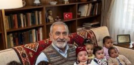 Sevginin Çoğaldığı Dokuz Kız