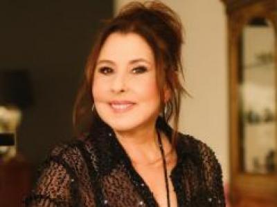 Ünlü Sanatçı Nilüfer