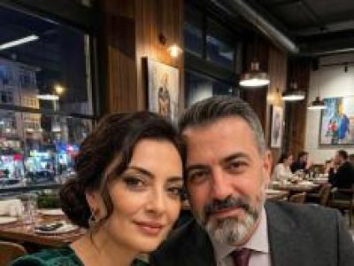 40. evlilik yıl dönümümüzde, kocam herkesin önünde