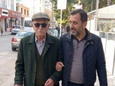 Komşumuz, kör babamı tam 8 yıl boyunca 
