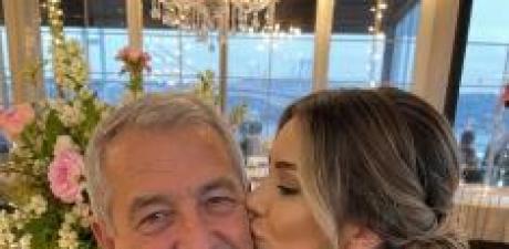 Dul Babam Kendisinden 36 Yaş Küçük Bir Kadınla