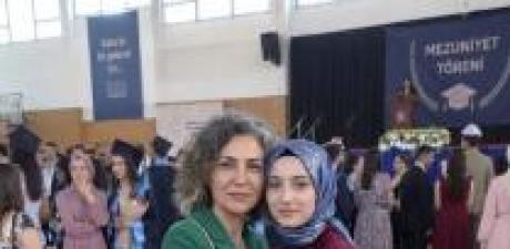 Okul aile birliği başkanı, kızımın başındaki örtünün