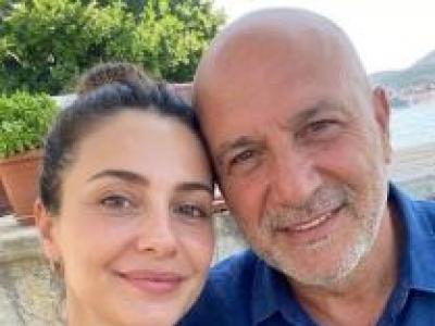 26 yaşında gelinim meğer benim
