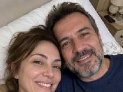 On yıl boyunca onunla karısıymışım gibi yaşadım.