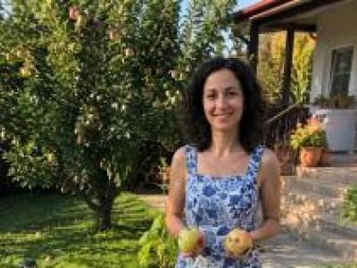 KOMŞUM BAHÇEMDEKİ BÜTÜN MEYVELERİ 