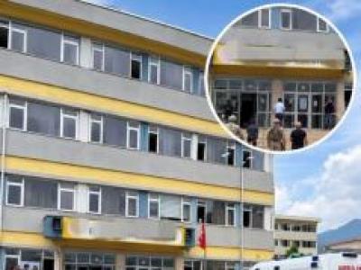 okul bahçesinde