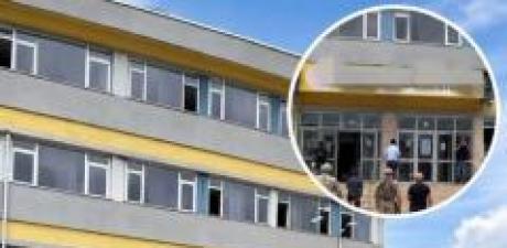 okul bahçesinde