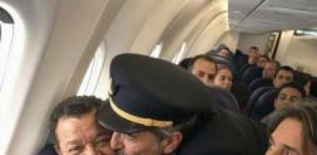 Havalimanında Babamla Alay Etti: Pilotun Sarılması