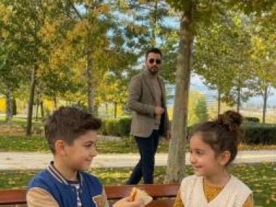 Oğlunu Gizlice Takip Etti: Parktaki Bankta Gördükleri