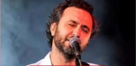 Ünlü şarkıcı hayatını kaybetti