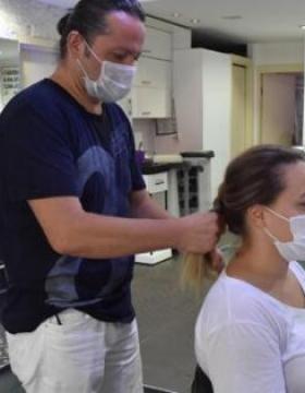 Berber, kuaför, güzellik salonlarında müşteri ve çalışanlar konuşmayacak